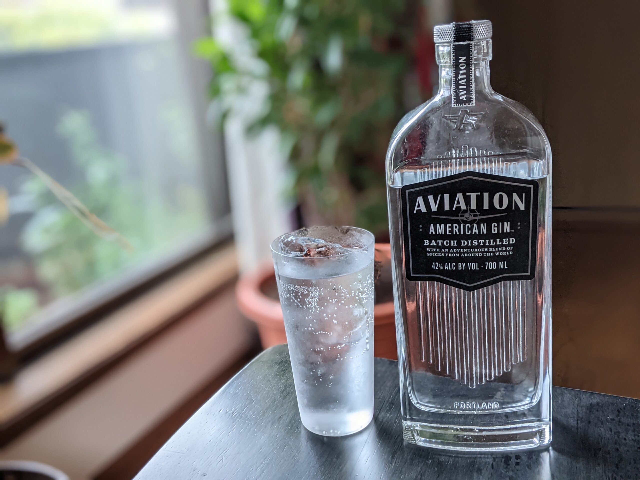 ハリウッドスターによるAVIATION GIN（アビエイション・ジン）の You